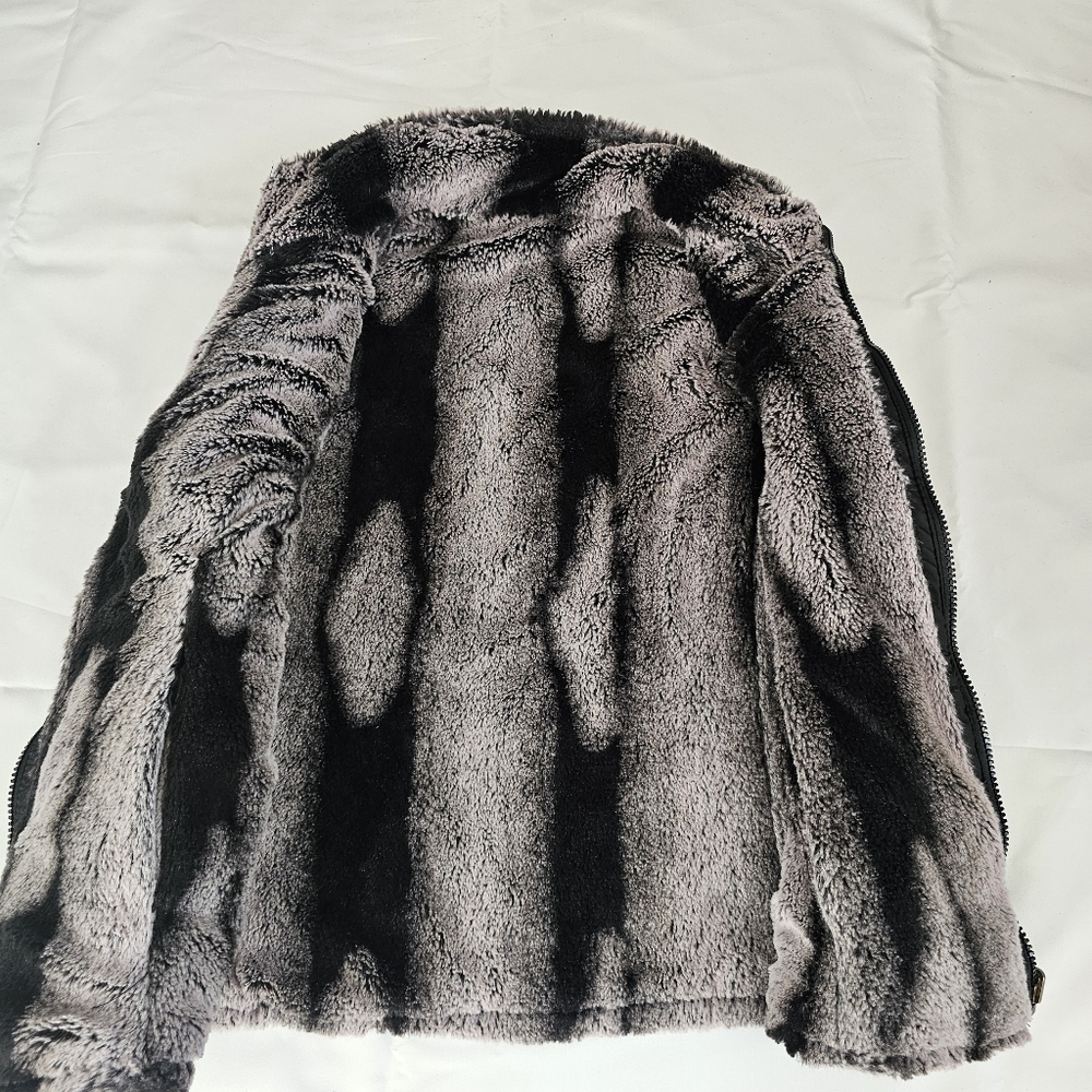 Black Quilted Faux Fur Lined Vest Gold Snaps - Picture 5 of 11